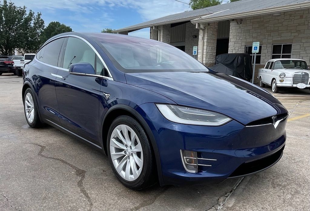 Used 2018 Tesla Model X 75D AWD/4WD image 3