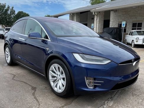 Used 2018 Tesla Model X 75D AWD/4WD image 3