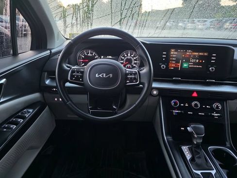 Certified 2024 Kia Carnival LX FWD image 20
