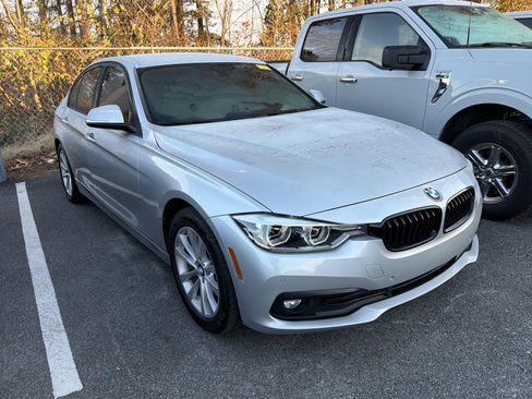 Used 2018 BMW 320i Sedan image 4