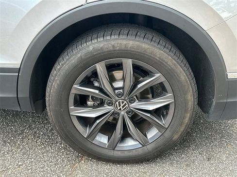 Certified 2023 Volkswagen Tiguan SE w/ Panoramic Sunroof Package image 21