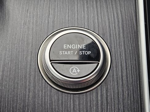 Used 2025 Mercedes-Benz C 300 Sedan image 21