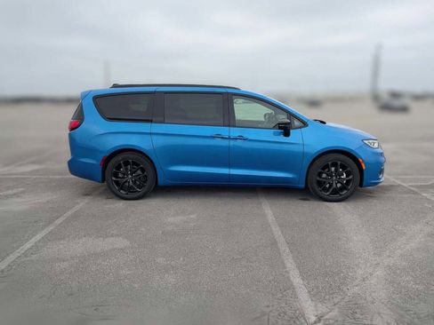New 2026 Chrysler Pacifica Select image 14