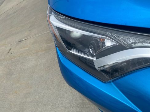 Used 2018 Toyota RAV4 XLE AWD/4WD image 28