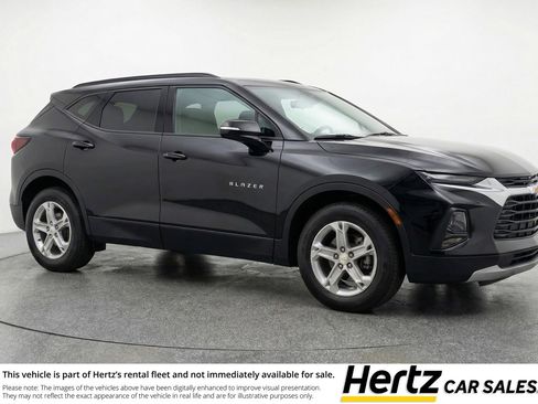 Used 2025 Chevrolet Blazer LT FWD image 1