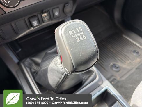 Used 2019 Toyota Tacoma TRD Off-Road image 3