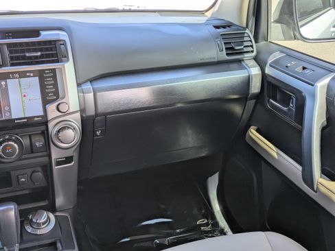 Used 2022 Toyota 4Runner SR5 Premium w/ Moonroof Package AWD/4WD image 18