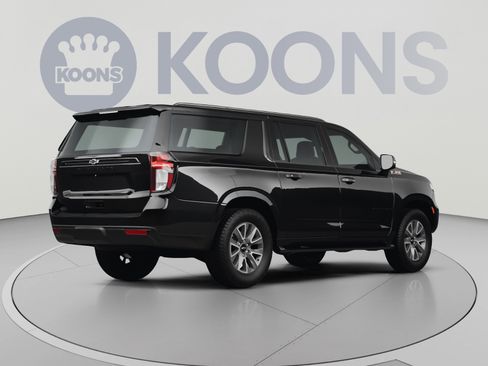 Used 2023 Chevrolet Suburban Z71 w/ Luxury Package AWD/4WD image 4