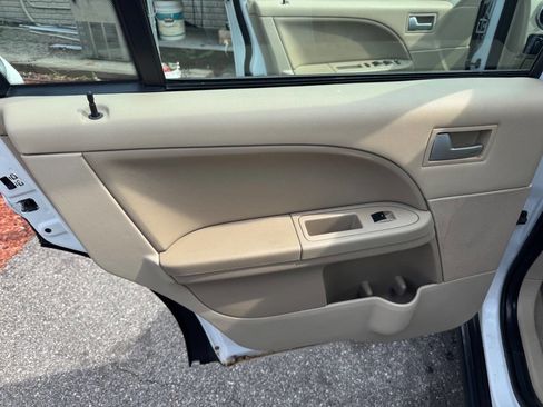 Used 2005 Ford Freestyle SEL AWD/4WD image 19