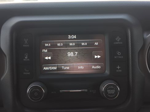 Used 2019 Jeep Wrangler Sport image 23