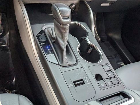 Used 2023 Toyota Highlander XLE image 12