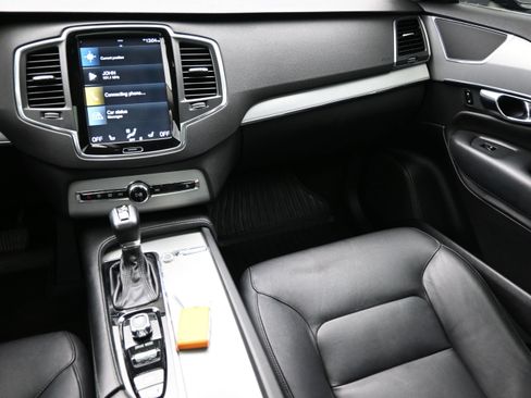 Used 2021 Volvo XC90 T5 Momentum w/ Protection Package Premier FWD image 38