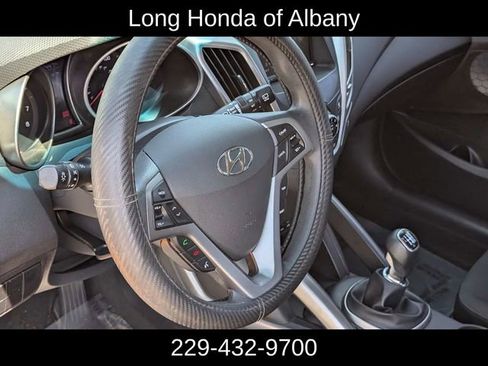 Used 2016 Hyundai Veloster FWD image 16
