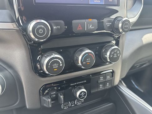New 2026 RAM 1500 Express AWD/4WD image 24