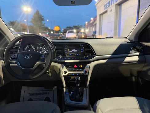 Used 2017 Hyundai Elantra SE FWD image 9