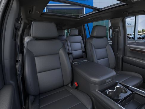 New 2026 Chevrolet Suburban Z71 w/ Comfort Package AWD/4WD image 31