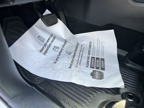 Used 2022 Toyota Highlander XSE image 17