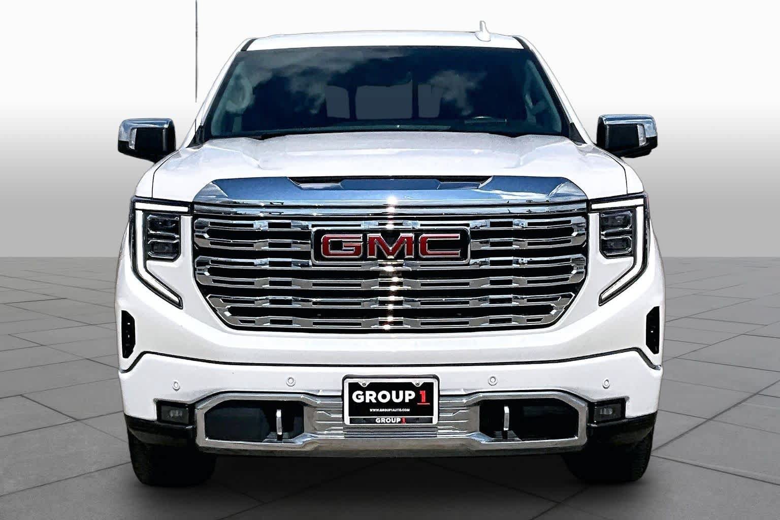 Used 2023 GMC Sierra 1500 Denali w/ Technology Package AWD/4WD image 4