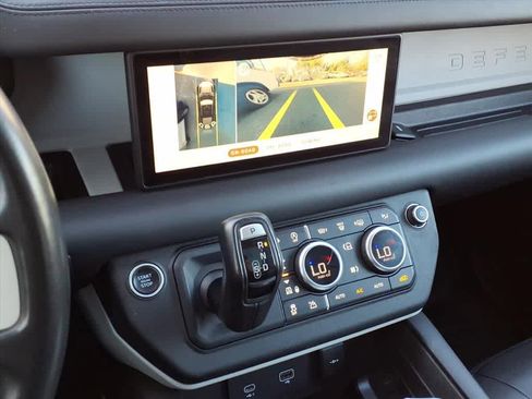 Used 2020 Land Rover Defender 110 HSE image 21