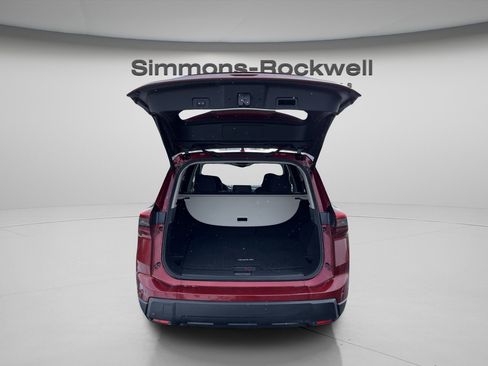 Used 2024 Nissan Rogue SV image 10