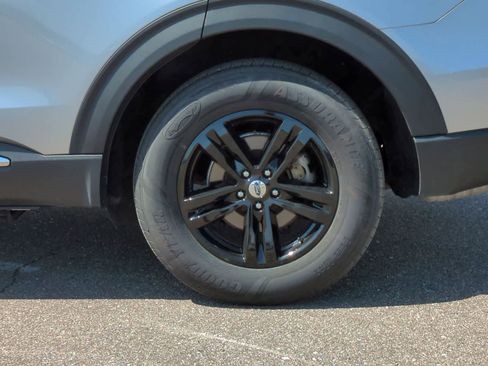 Used 2021 Ford Explorer XLT w/ Class III Trailer Tow Package AWD/4WD image 13