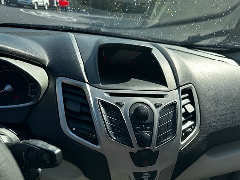 Used 2011 Ford Fiesta SE w/ 202A Rapid Spec Order Code image 11