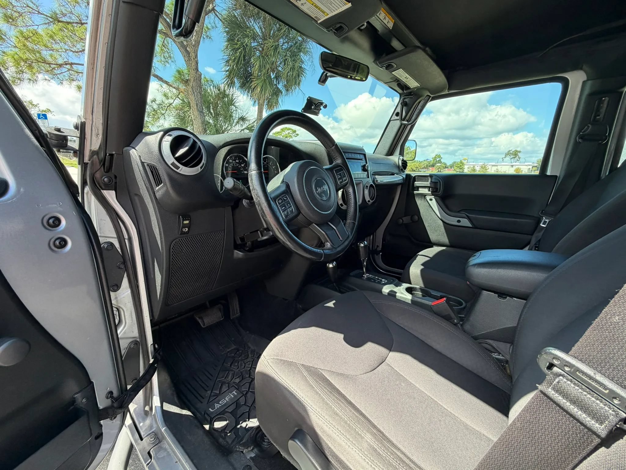 Used 2016 Jeep Wrangler Unlimited Sport w/ Connectivity Group AWD/4WD image 26