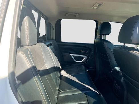 Used 2018 Nissan Titan SL image 24