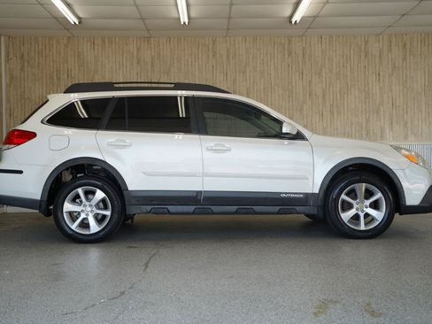 Used 2013 Subaru Outback 2.5i Limited w/ Moonroof Pkg AWD/4WD image 6