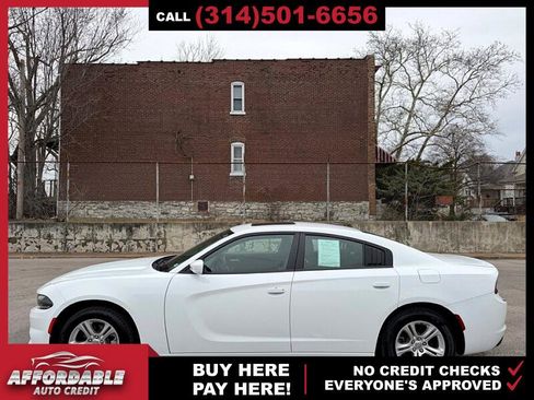 Used 2021 Dodge Charger SXT w/ Leather Interior Group image 2