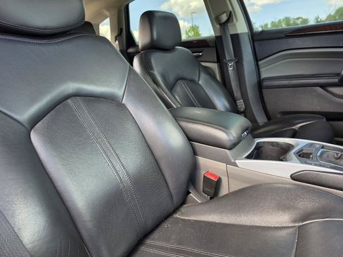 Used 2010 Cadillac SRX Luxury FWD image 15
