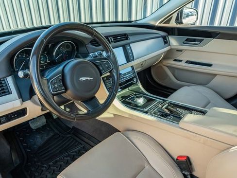 Used 2016 Jaguar XF Premium image 23