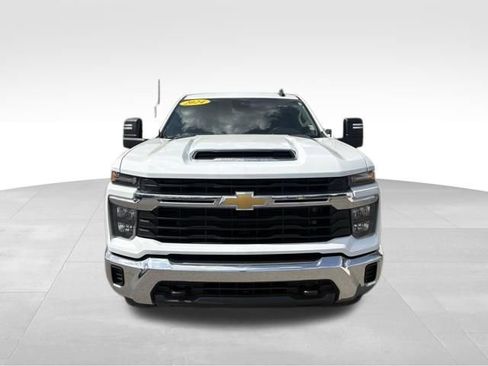 Used 2024 Chevrolet Silverado 2500 LT AWD/4WD image 7