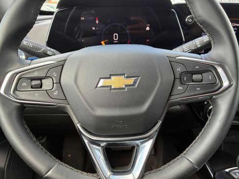 Used 2025 Chevrolet Trax LT w/ LT Convenience Package FWD image 21