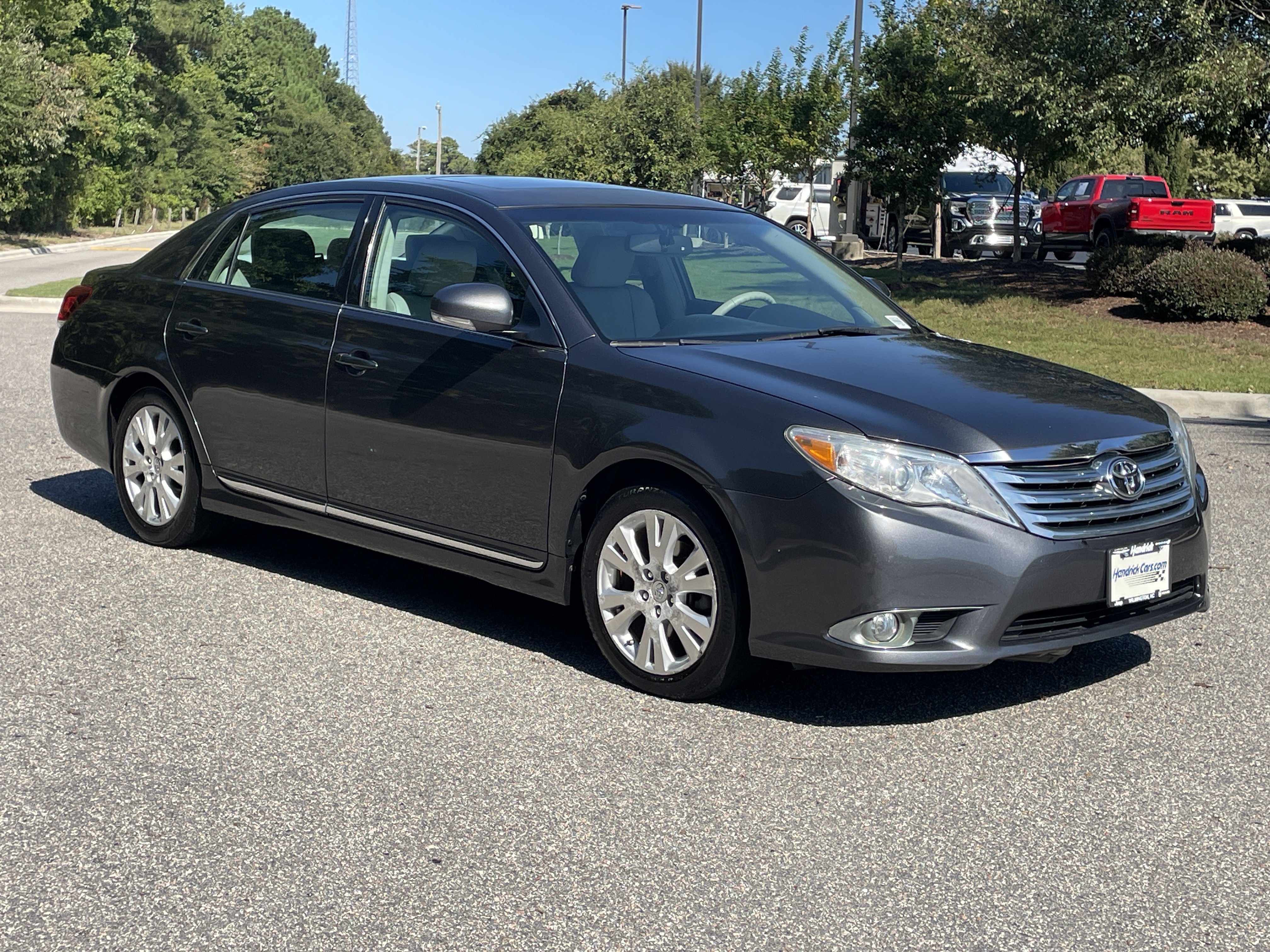 Used 2011 Toyota Avalon FWD image 2