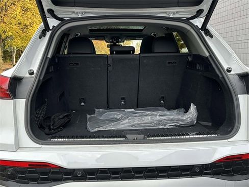 Certified 2025 Audi Q5 2.0T Premium Plus w/ Premium Plus image 13