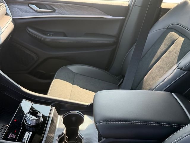 New 2026 Jeep Grand Cherokee Altitude AWD/4WD image 14