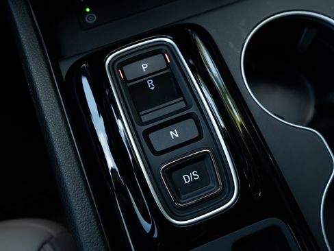 Certified 2025 Honda Pilot Touring image 30