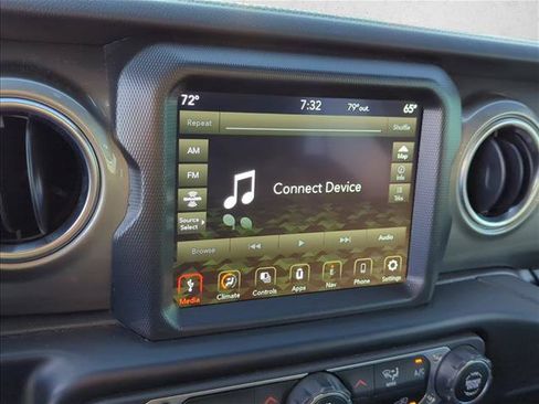 Used 2022 Jeep Wrangler Unlimited Sahara AWD/4WD image 17