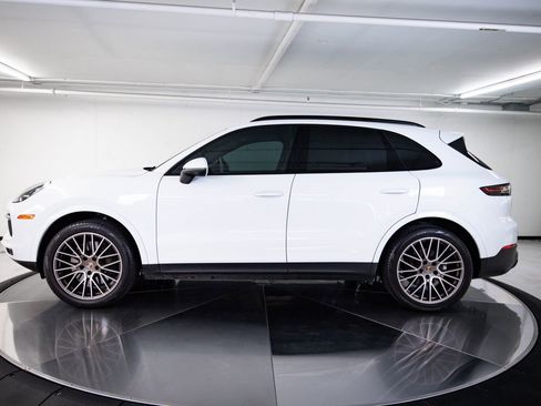 Certified 2023 Porsche Cayenne Platinum Edition AWD/4WD image 2