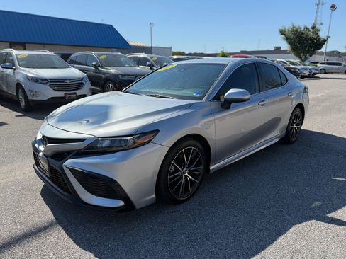 Used 2021 Toyota Camry SE FWD image 4