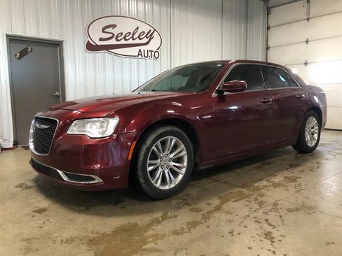 Used 2017 Chrysler 300 Limited image 1