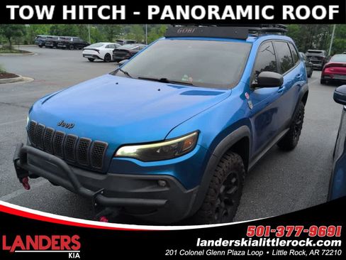 Used 2019 Jeep Cherokee Trailhawk AWD/4WD image 1