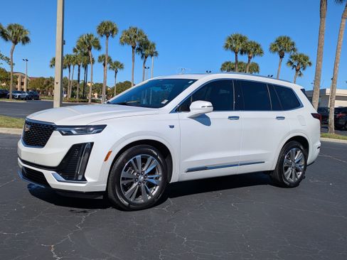 Used 2021 Cadillac XT6 Premium Luxury image 2