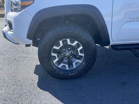 Used 2023 Toyota Tacoma TRD Off-Road w/ Advanced Technology Package image 32