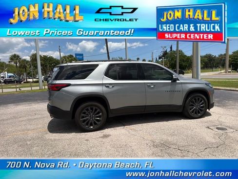 Used 2023 Chevrolet Traverse RS FWD image 15