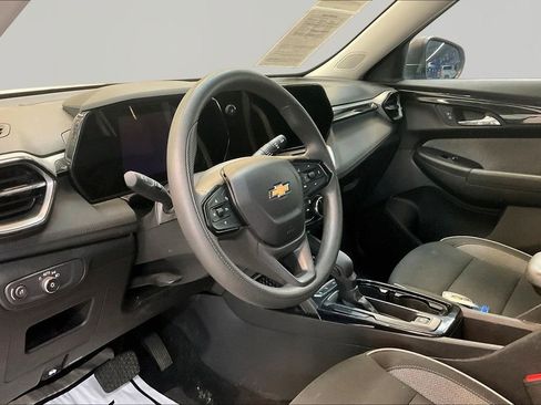 Used 2024 Chevrolet TrailBlazer LS FWD image 16
