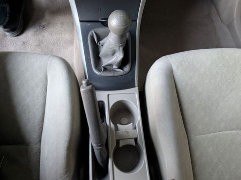 Used 2010 Toyota Corolla image 32