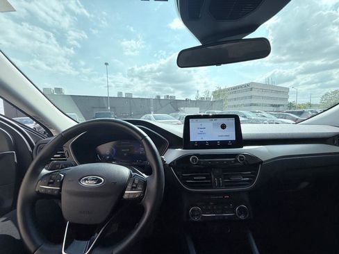 Used 2022 Ford Escape SEL w/ Technology Package image 17