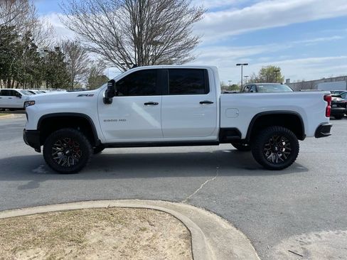 Used 2024 Chevrolet Silverado 2500 ZR2 AWD/4WD image 4